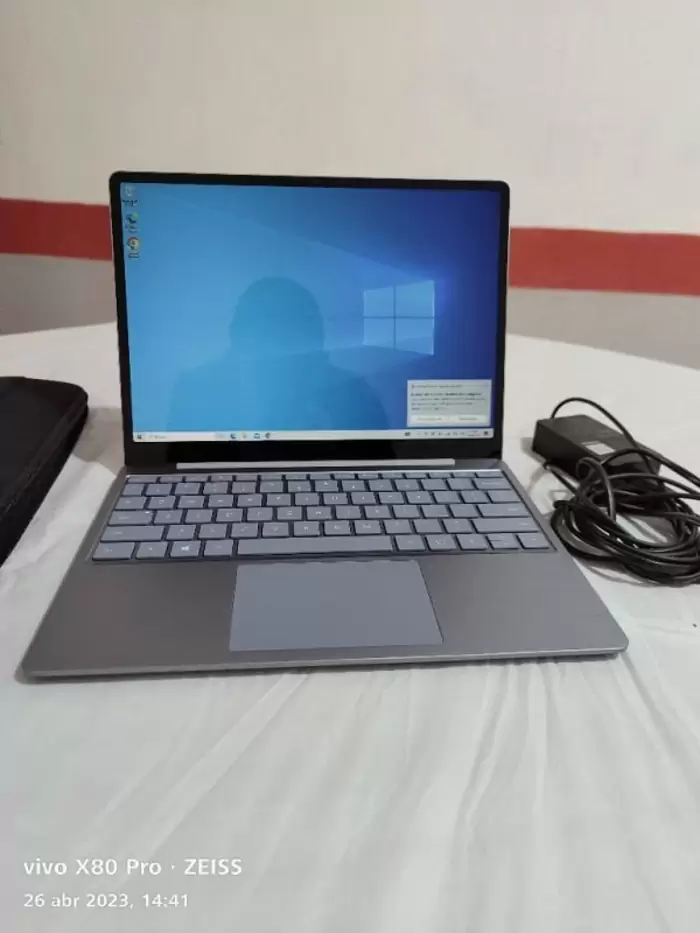 $380.00 Ganga Surface laptop go , i5 de 10th , 8 ram