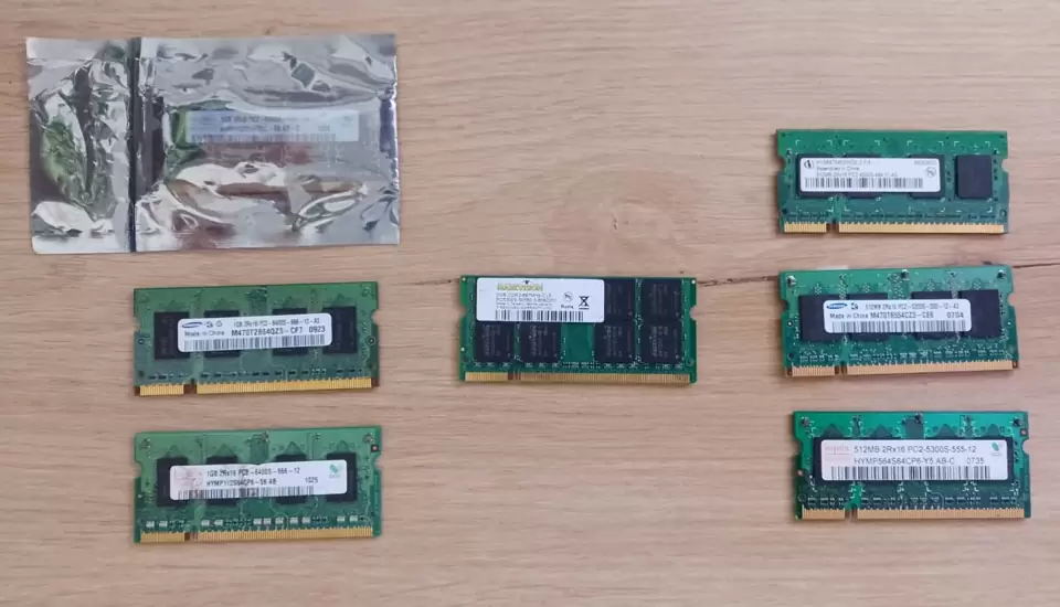 $15.00 Paquete de 7 Memorias RAM para laptop