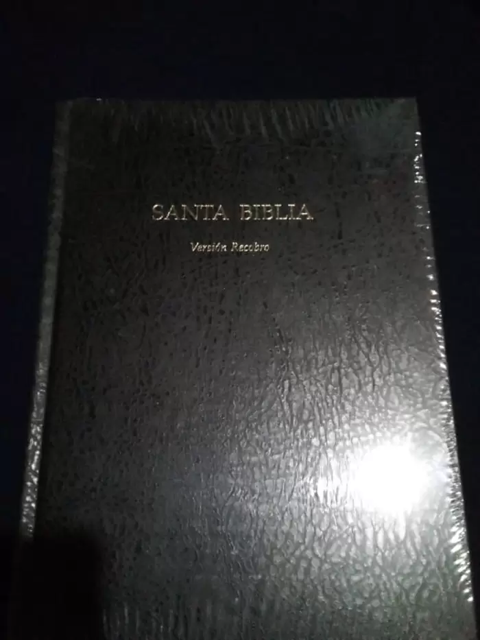 $50.00 Santa Biblia Versión Recobro con notas y referencias tapa dura color negro